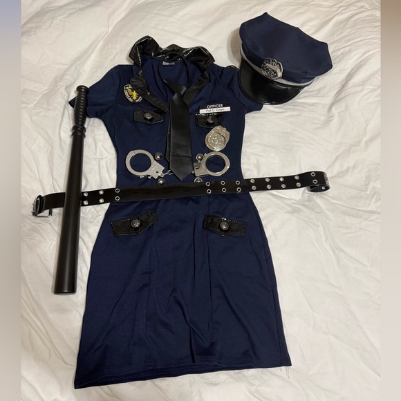 Women’s police costume - Picture 1 of 5